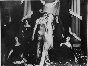 Mata Hari performing in Paris in 1905. Image in public domain.