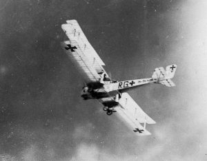 Gotha IV bomber in flight. Image in public domain.
