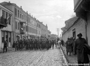 Russian infantry entering Monastir on 19 November 1916. Image courtesy www.whereismacedonia.org 