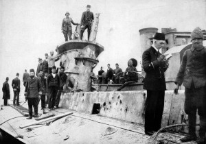 Turkish and German personnel inspect the wreck of the E-15. Image courtesy The War Illustrated, 17 July 1915.
