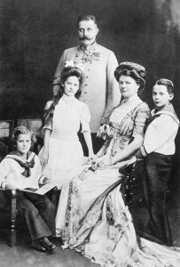 Archduke Franz Ferdinand with his wife Sophie, Duchess of Hohenberg, and their three children (from left), Prince Ernst von Hohenberg, Princess Sophie, and Maximilian, Duke of Hohenburg, 1910. Image courtesy Imperial War Museum.