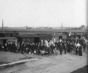 Serbian refugees 1914-1915. Image in public domain.