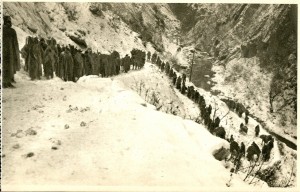 The Serbian Army and civilians retreat on foot from Pec to Andrijevica 1915, Samson Tchernof. Image courtesy Narodna Biblioteka Srbije.