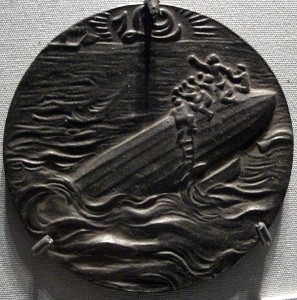On the loss of Zeppelin L-19 1916. Bronze medal by Karl Xaver Goetz. Image courtesy British Museum.